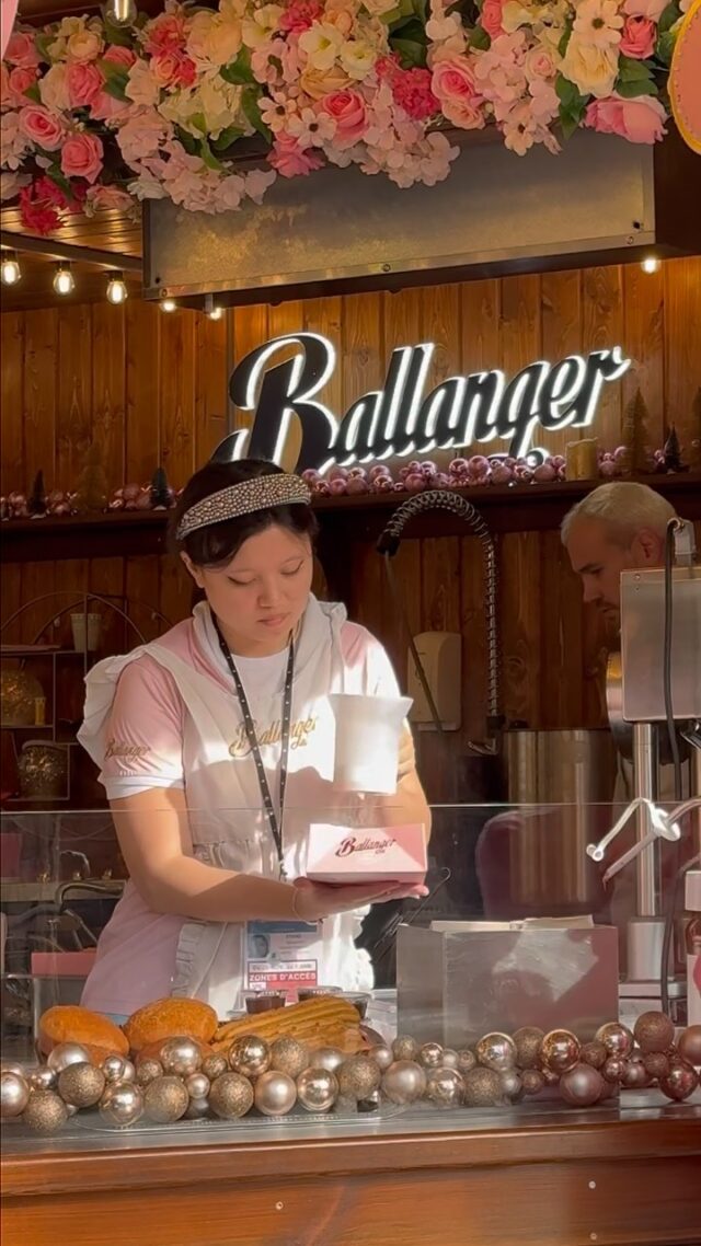 Chez Ballanger, notre équipe ne sert pas juste des glaces ou des gaufres…
Elle sert le smile, la bonne humeur et une bonne dose de gourmandise 🍦✨

#ballangernice #ballanger #caféballanger #nicecotedazur #brunchnice #bonneadressenice #courssaleya #brunch06 #cafénice #gaufrenice
