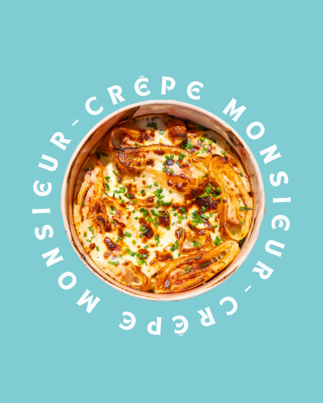 La Crêpe Monsieur, 𝐟𝐚ç𝐨𝐧 𝐁𝐚𝐥𝐥𝐚𝐧𝐠𝐞𝐫.
Une crêpe salée généreusement garnie, gratinée à souhait avec emmental fondant, jambon (ou saumon) et une touche de ciboulette 💛
Servie chaude, crousti-moelleuse… 𝐩𝐚𝐫𝐟𝐚𝐢𝐭𝐞 𝐩𝐨𝐮𝐫 𝐥𝐞𝐬 𝐯𝐫𝐚𝐢𝐞𝐬 𝐟𝐚𝐢𝐦𝐬.

Tu l’as déjà goûtée ? 👀

#caféballanger #ballanger #ballangernice #cafénice #courssaleya #bonneadressenice #brunchnice #brunch06 #nicecotedazur